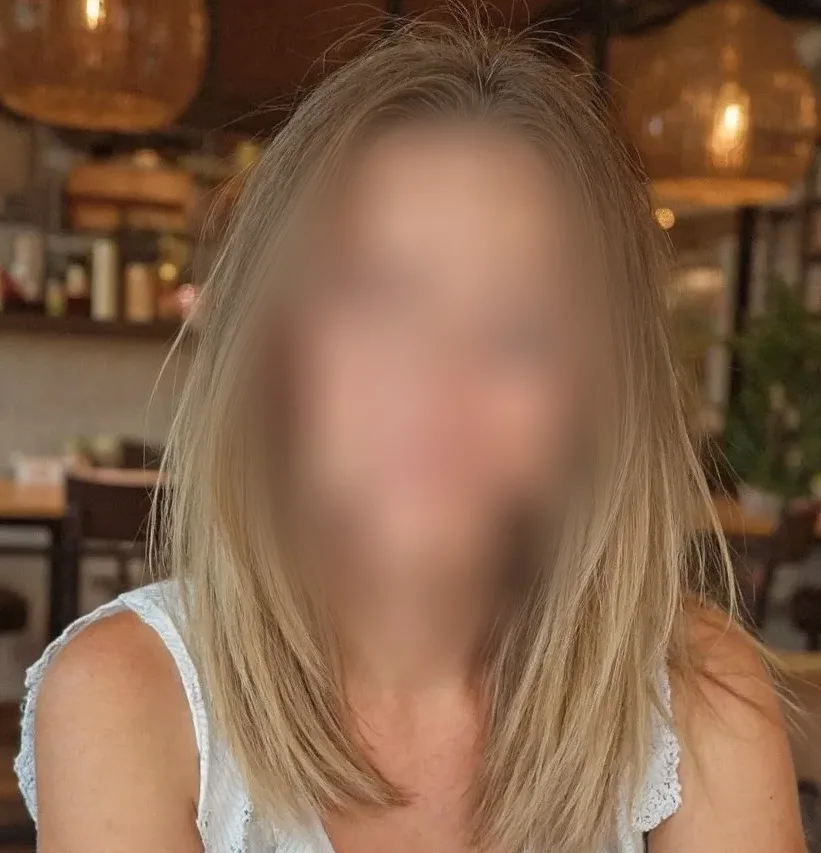Anna, 37