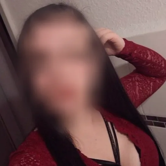 Julia, 24
