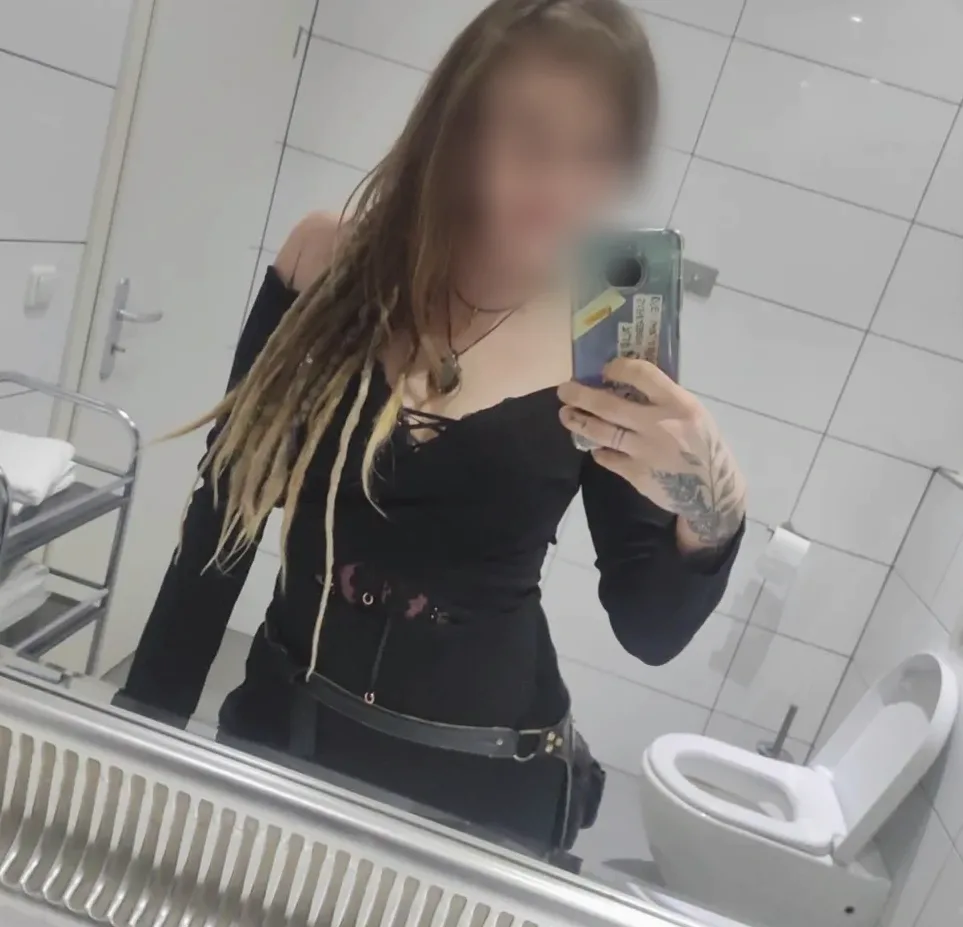 Nella, 30