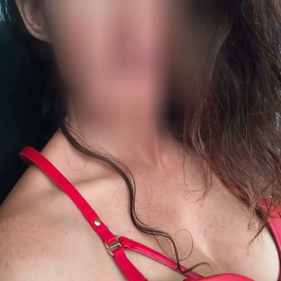 Sara, 31
